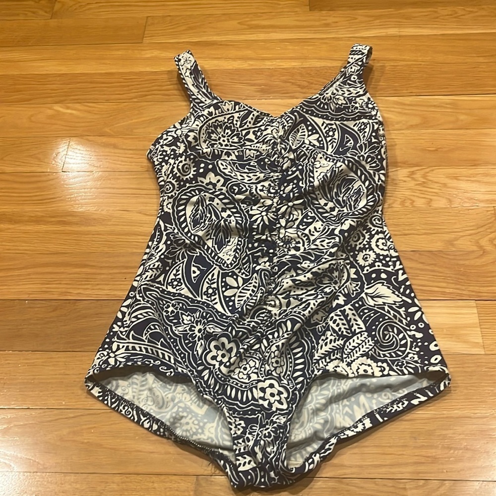 Maxine of Hollywood women’s one piece swimsuit size 14.